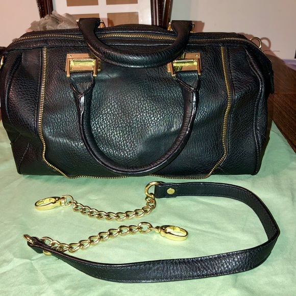 oliva Handbags - EUC Oliva Roomy Black Satchel With Gold Hardware